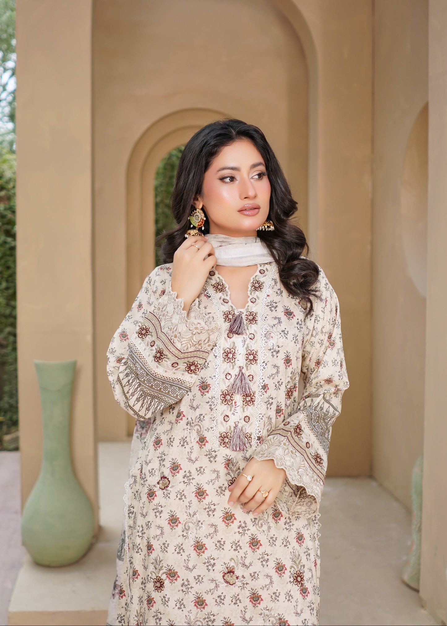 SG2401 Munira Noor vol Lawn Skin