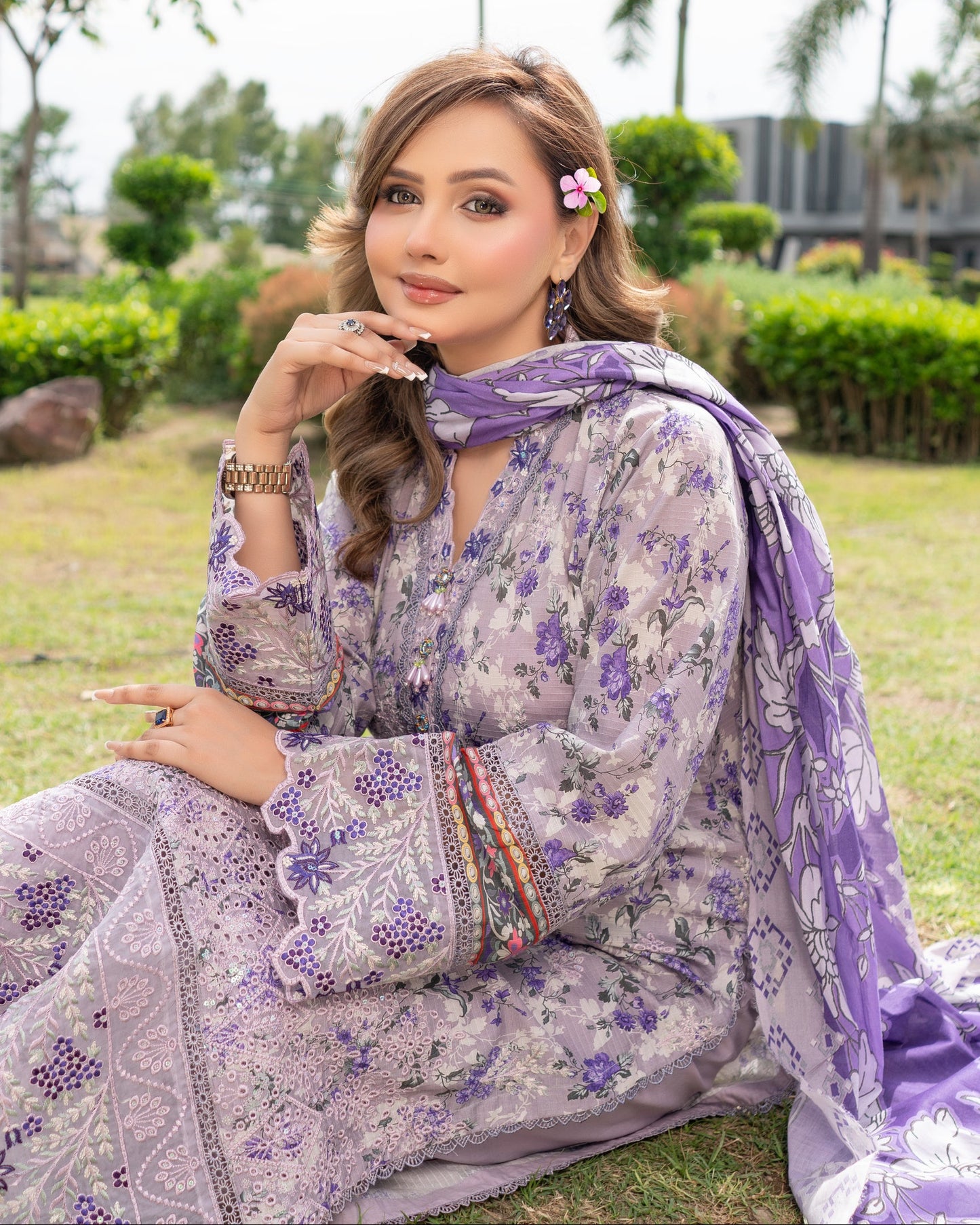 Munira Lawn Leavander