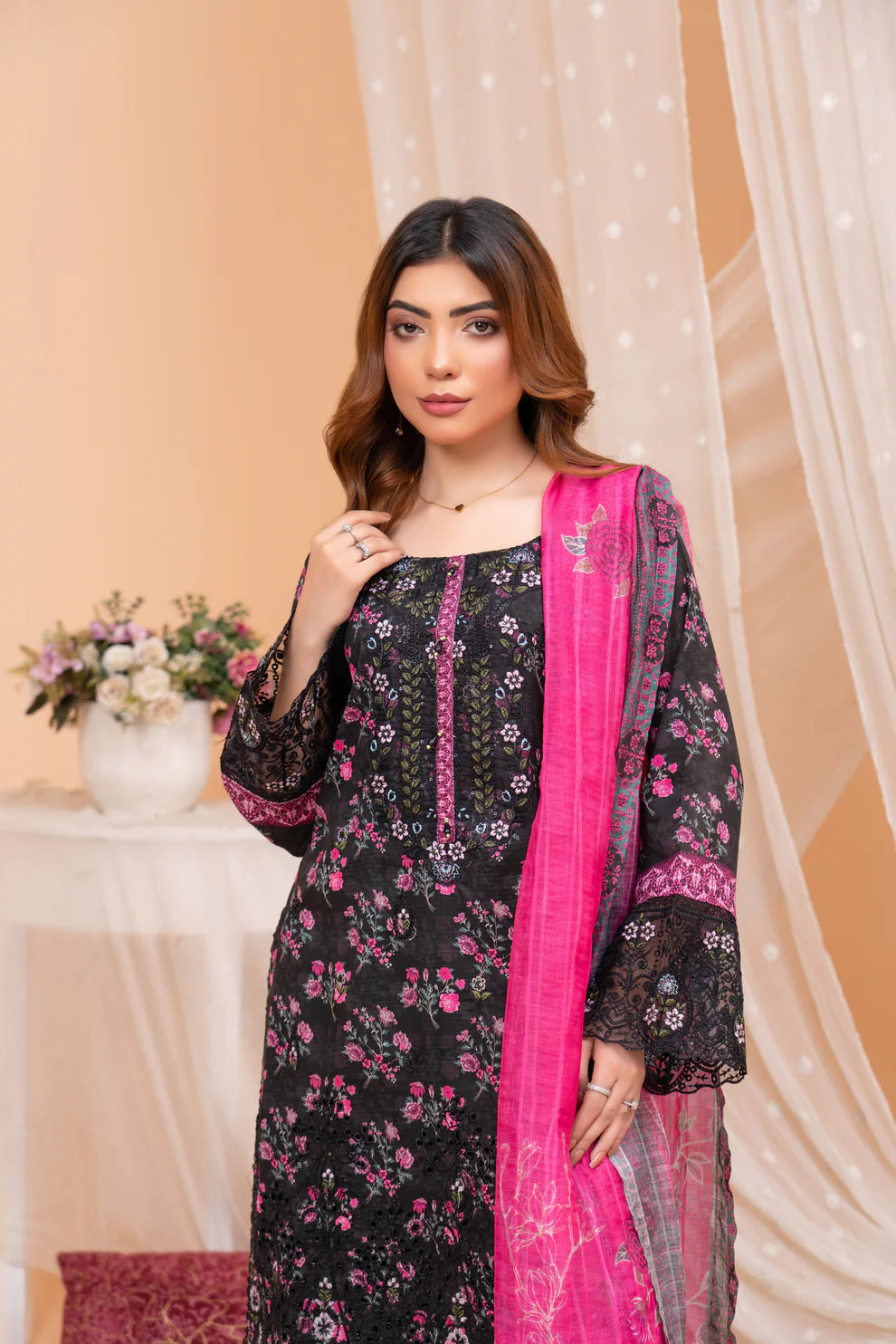 Munira Lawn Black