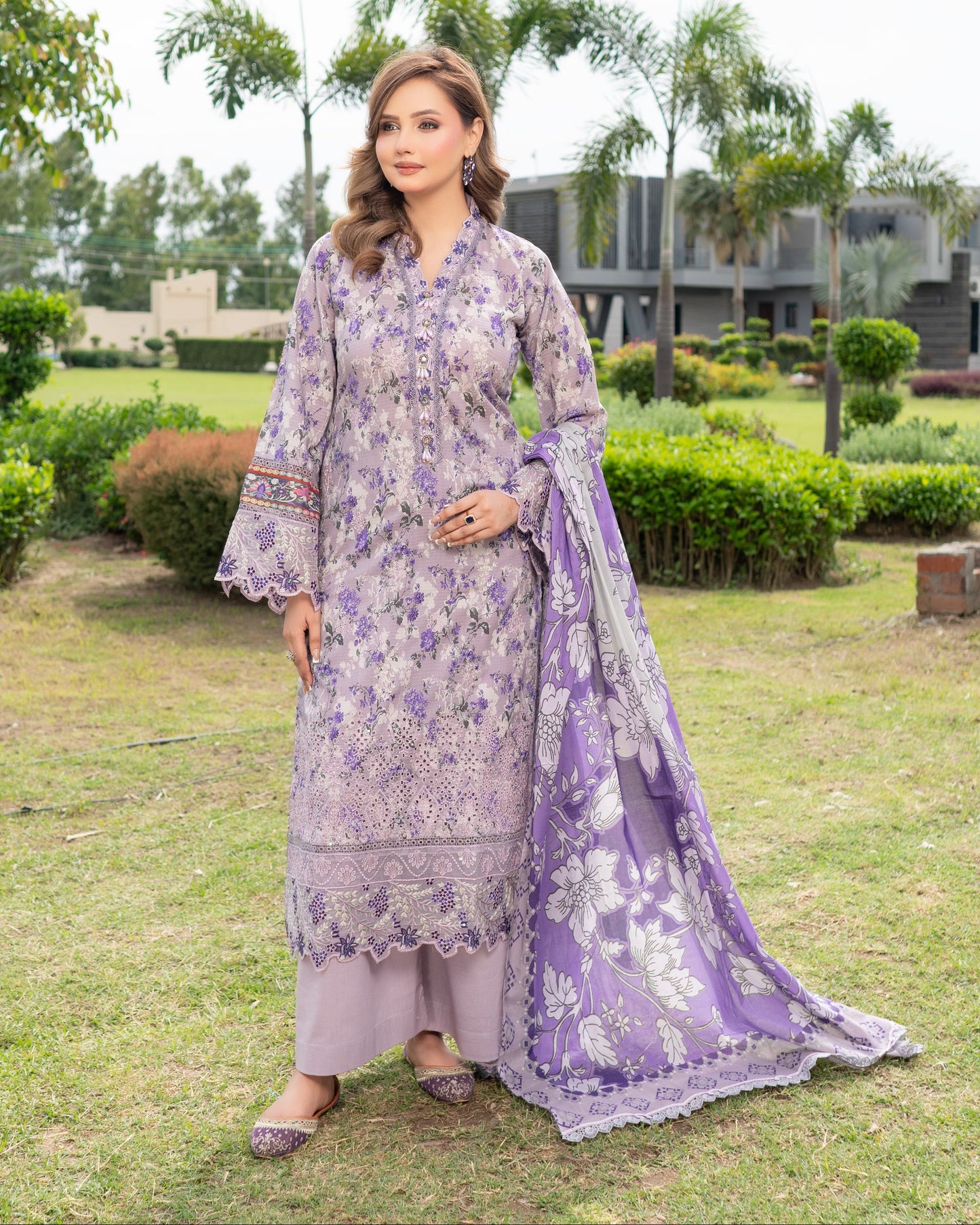 Munira Lawn Leavander
