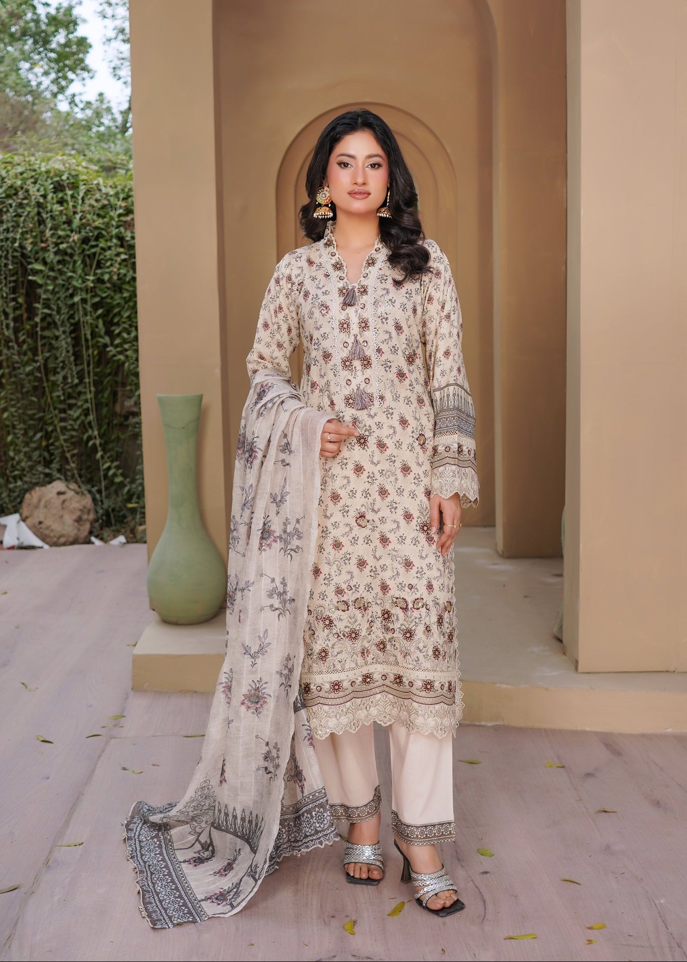 SG2401  Munira Noor vol Lawn Skin
