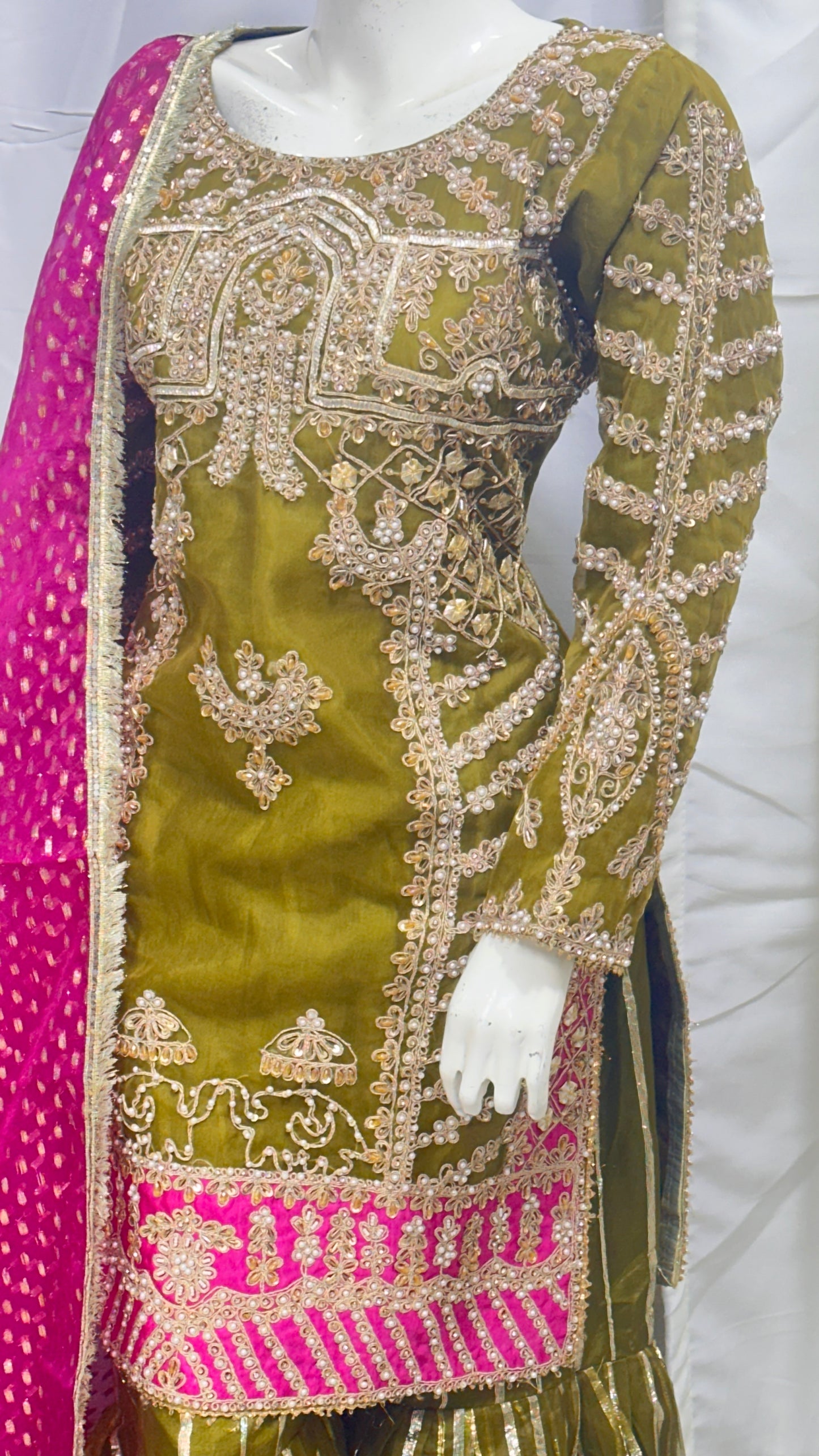 B2224 Mehndi