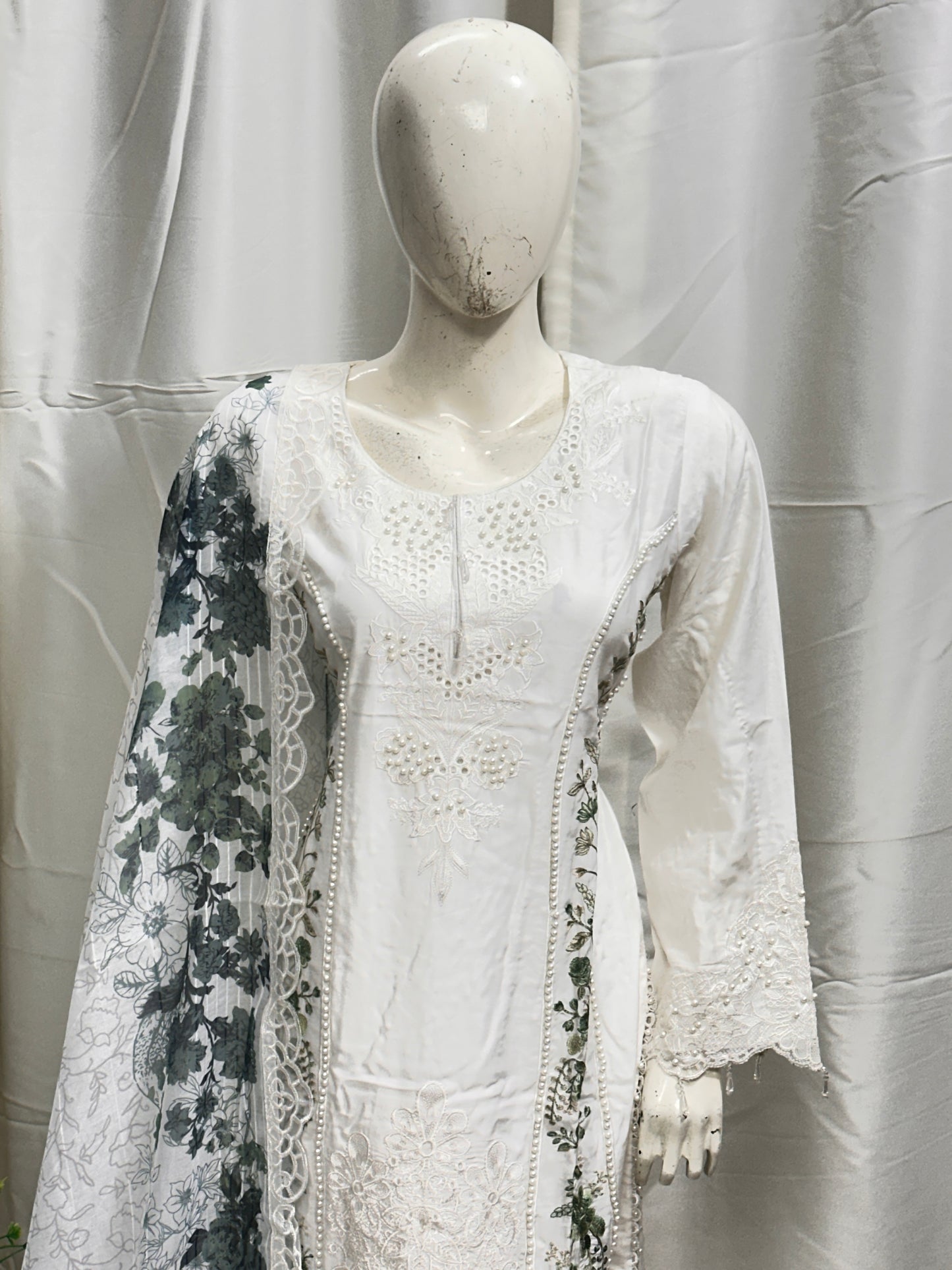 SG1580 White