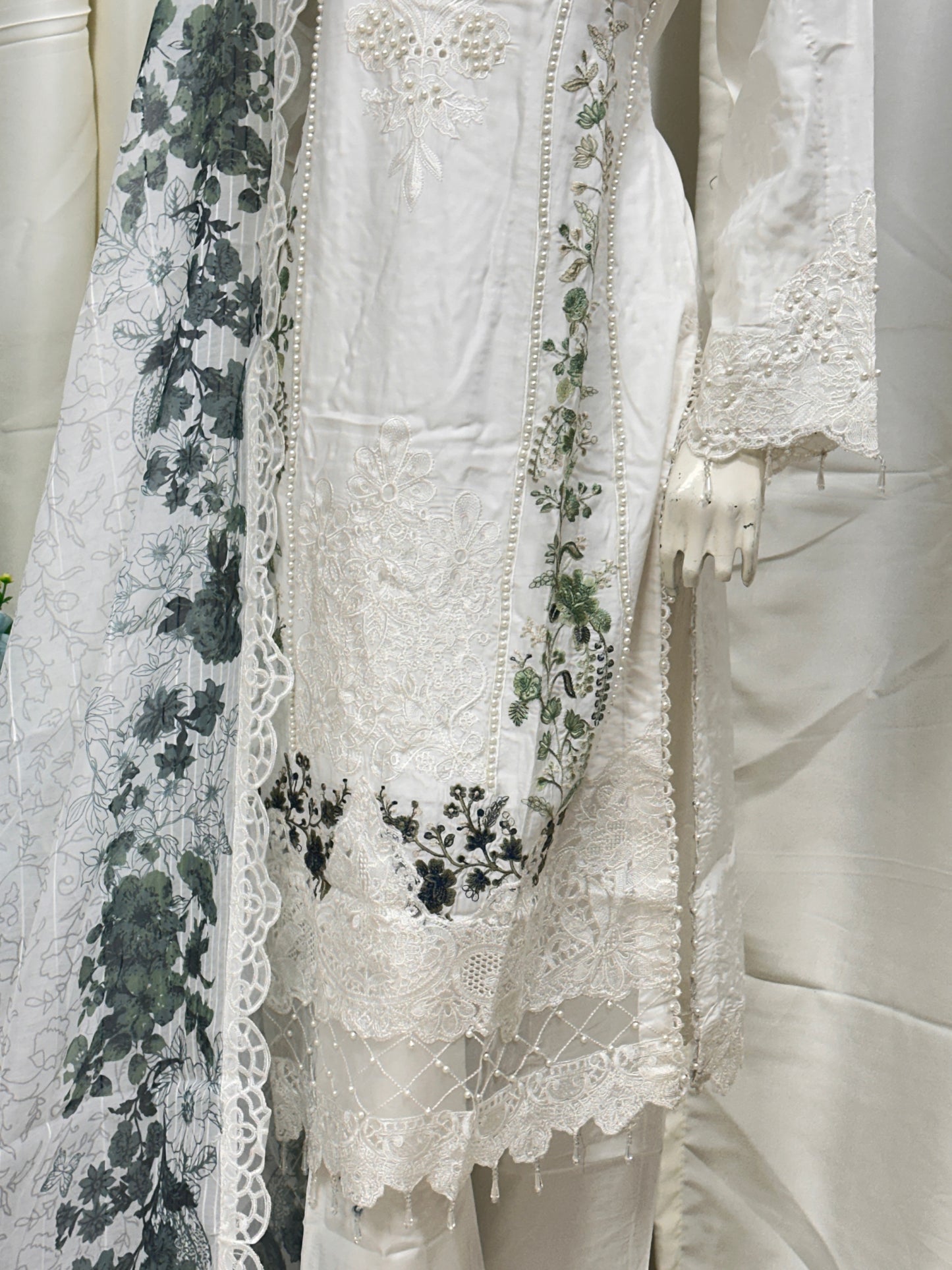SG1580 White