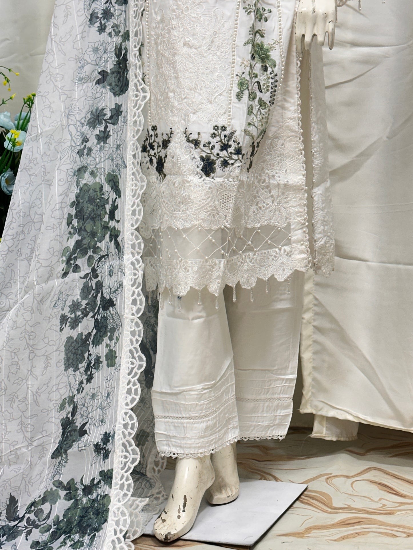 SG1580 White
