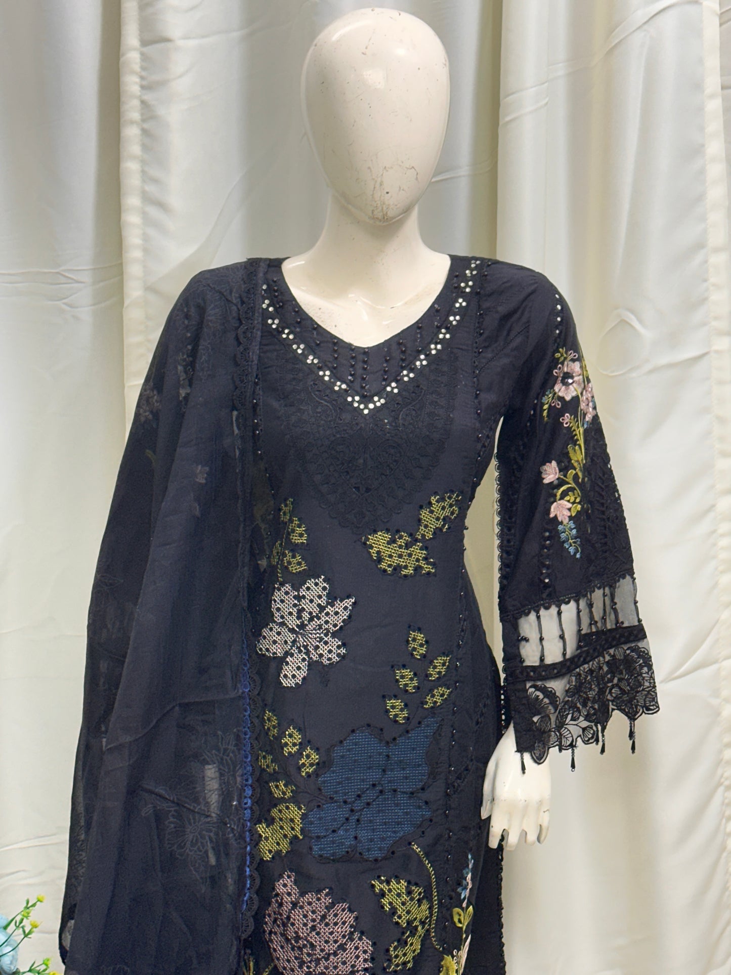 SG1478 Chikan kari Viscose Black