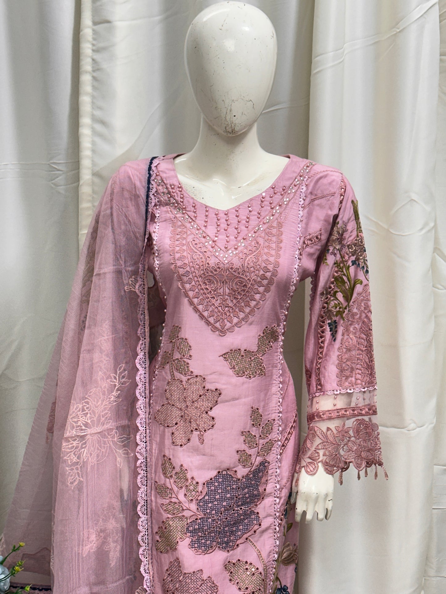 SG1478 Chikan kari Viscose Pink