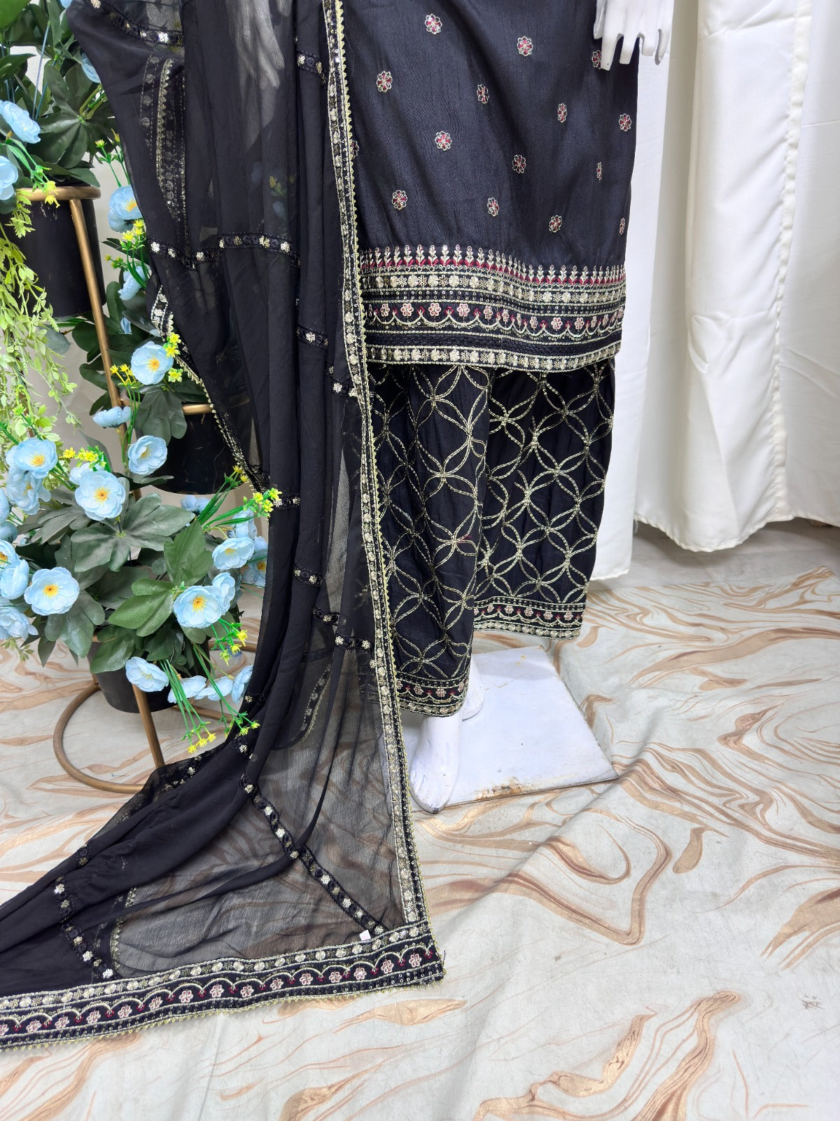 SG2527 Black