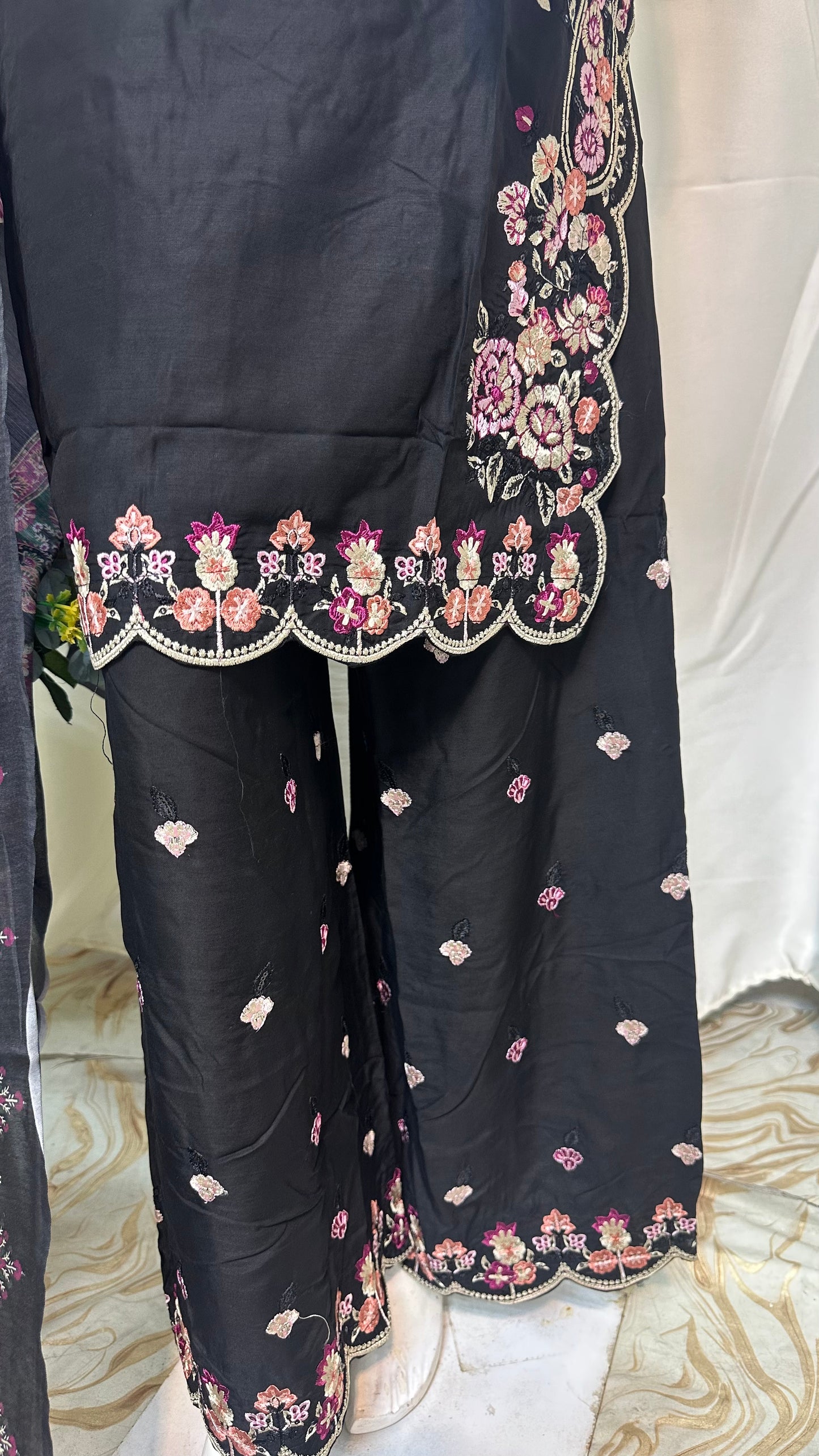 SG6482 Viscose Black