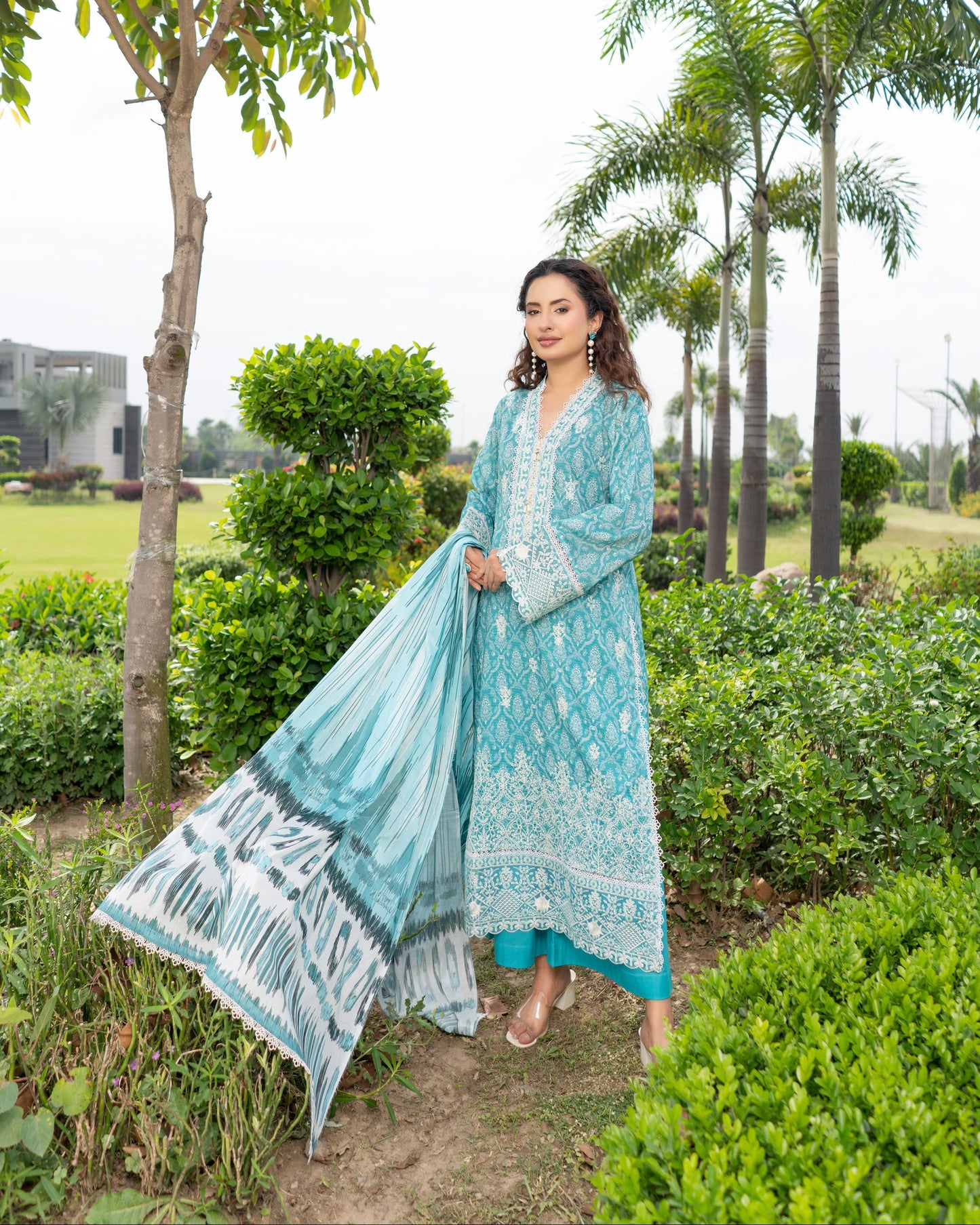 Munira Lawn Frozi