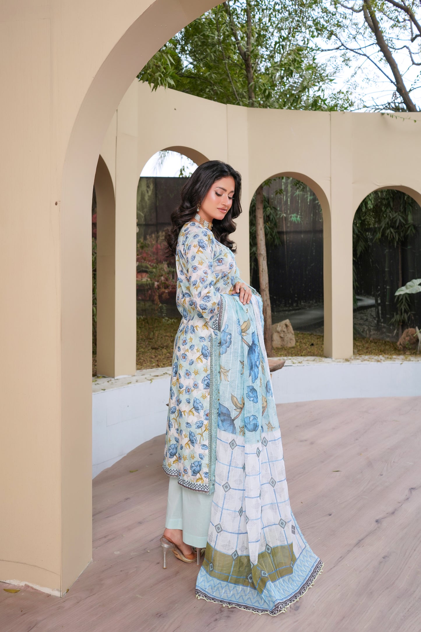 SG2401  Munira Noor vol Lawn C Green