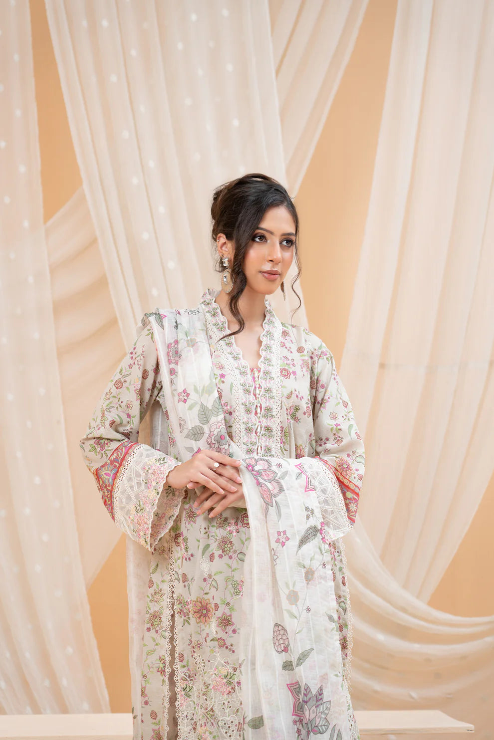 Munira Lawn Off White