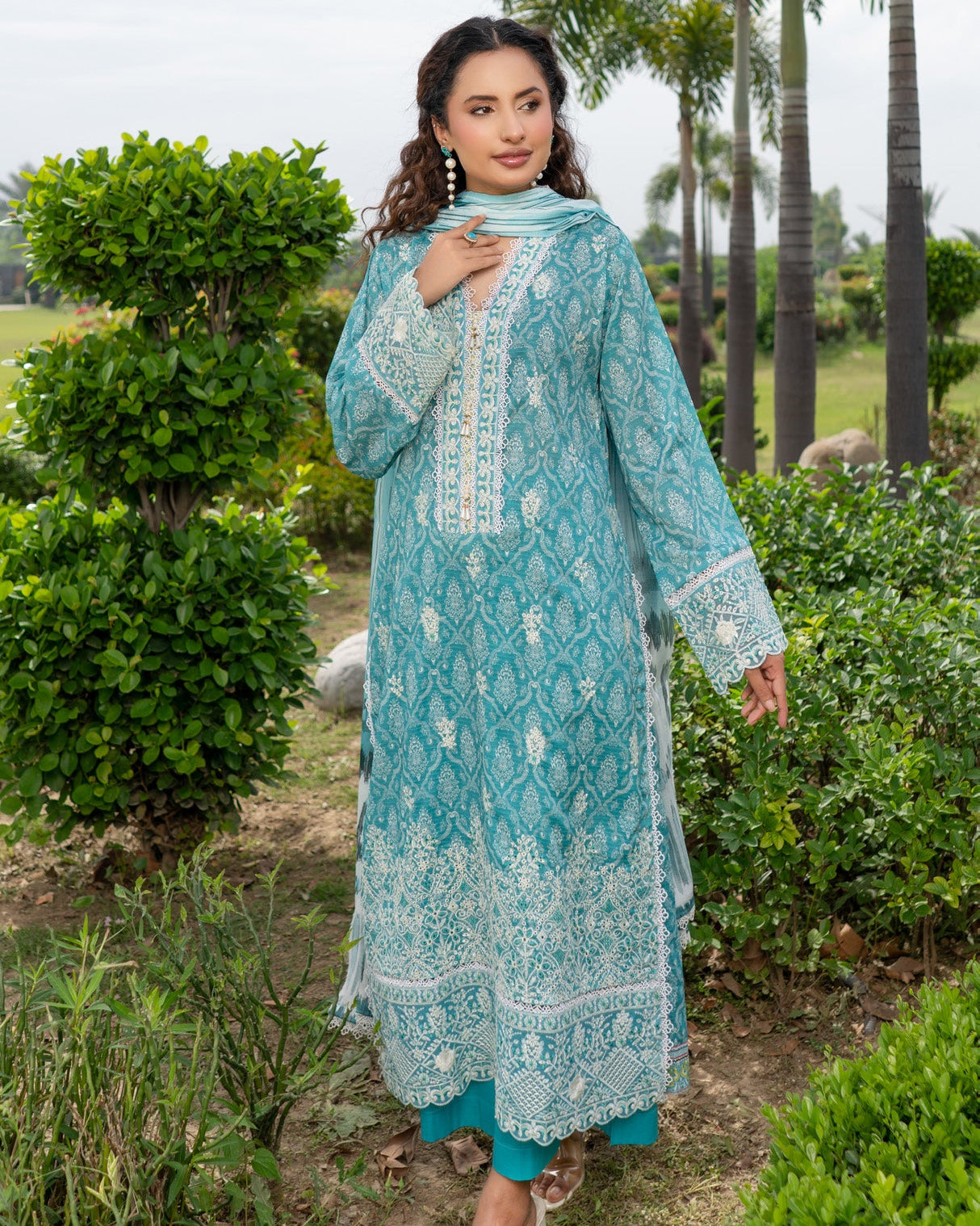 Munira Lawn Frozi