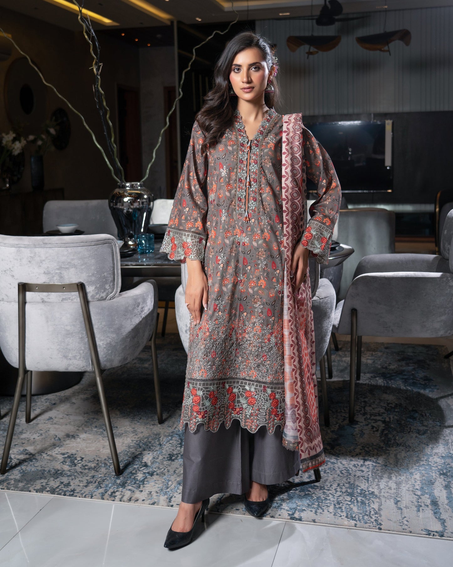 Munira Lawn Dark Dray