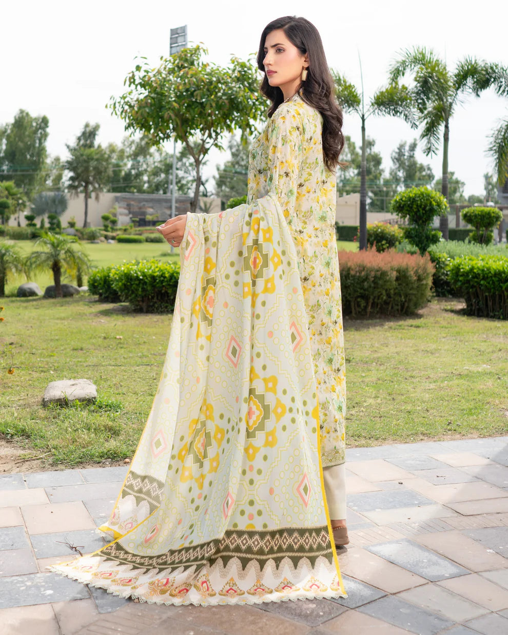 Munira Lawn Skin