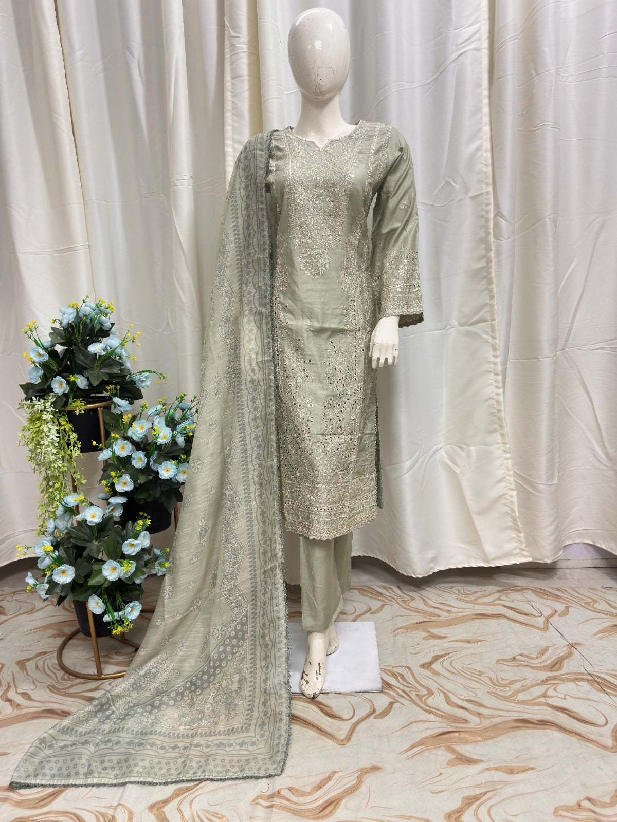 SG2393 Chickan kari Viscose Lvory