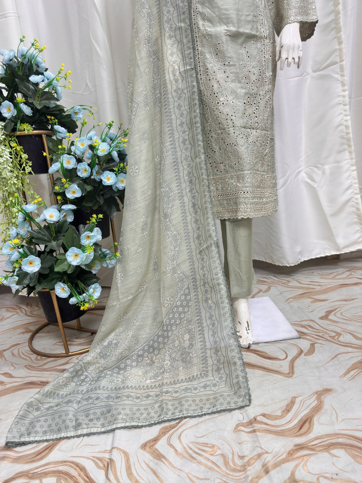 SG2393 Chickan kari Viscose Lvory