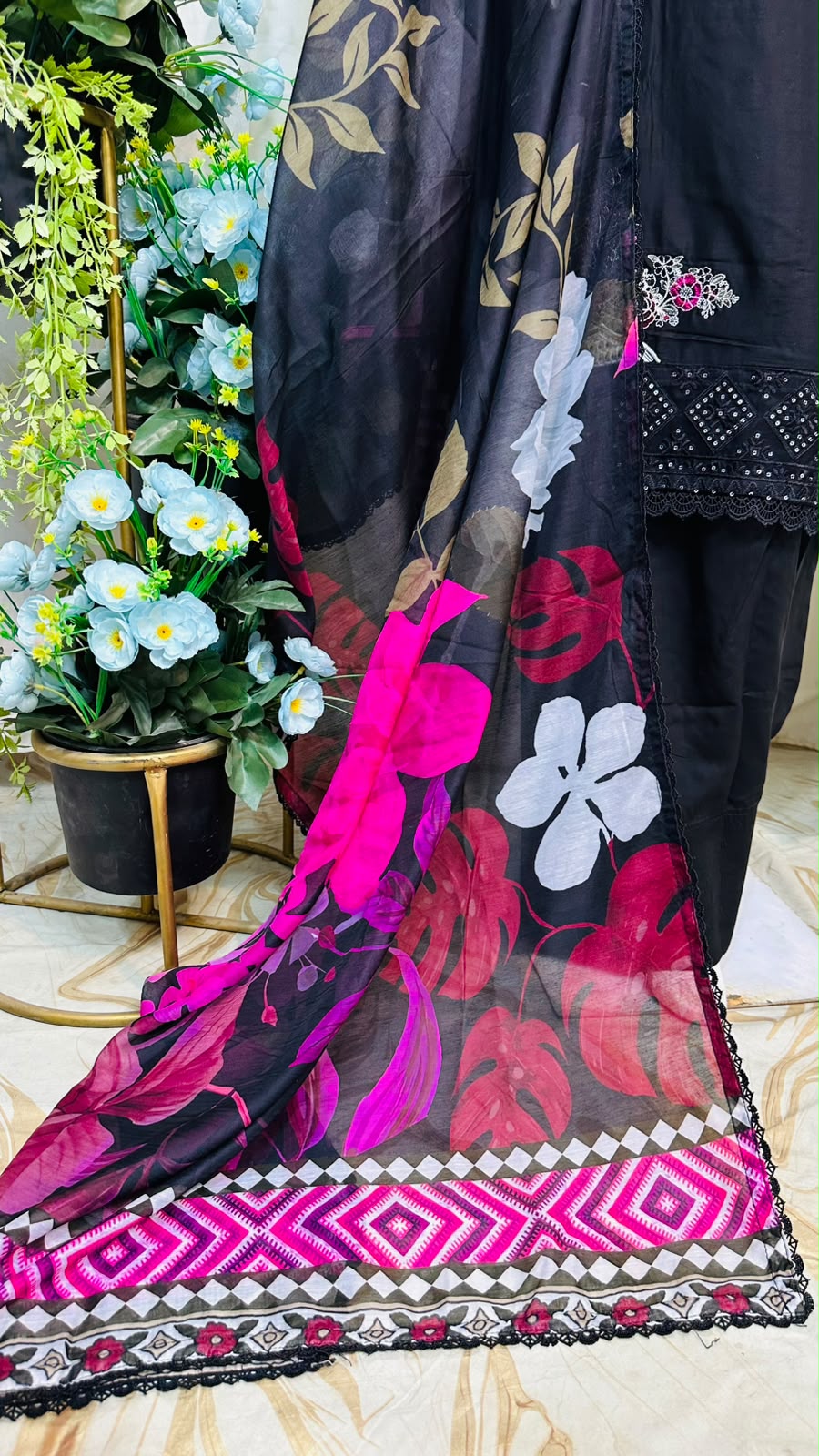 SG2637 Viscose Black